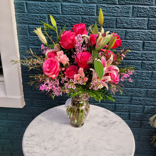 Deluxe Dozen Rose Vase